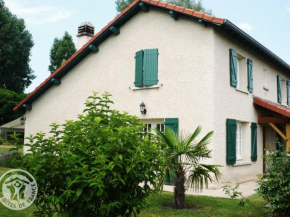 Maison spacieuse et moderne avec jardin privatif, terrasses, cheminée et équipements complets à Renaison - FR-1-496-110